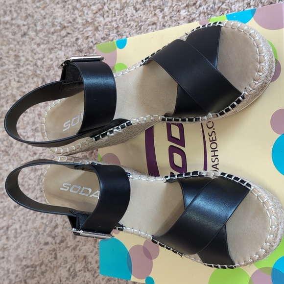 SODA Sandals  New - Picture 2 of 5